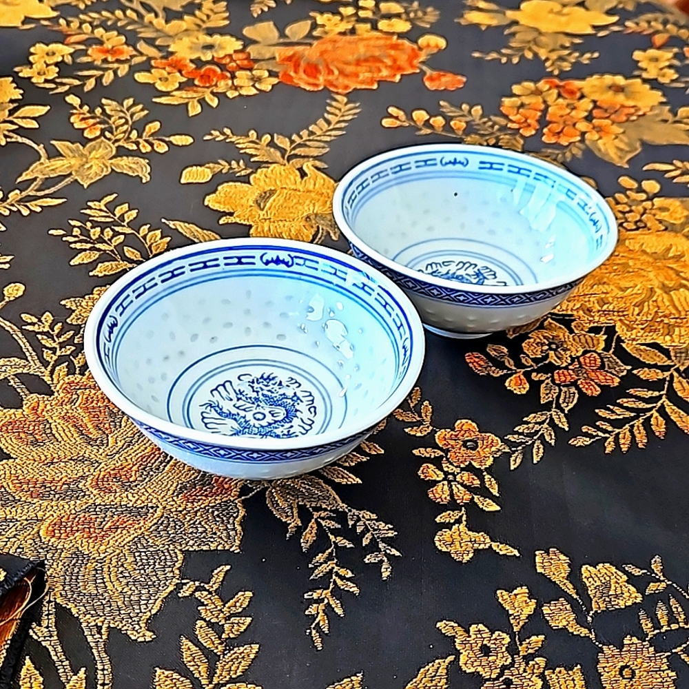 Vintage  60's Blue and white Chinese ceramic   rice grain patterns bowels